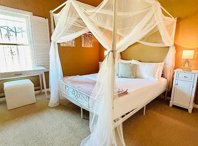Holiday home Paradise Escape-close To Old Town, Next To Pool & Hot Tub