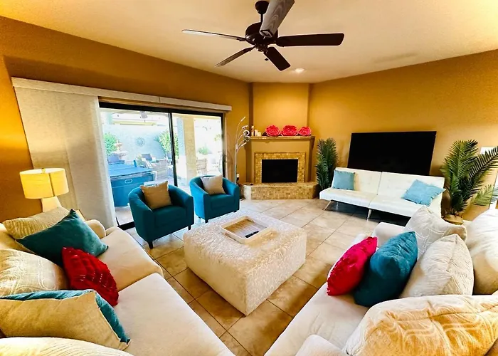 Holiday home Paradise Escape-close To Old Town, Next To Pool & Hot Tub