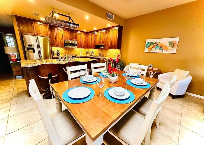 Holiday home Paradise Escape-close To Old Town, Next To Pool & Hot Tub