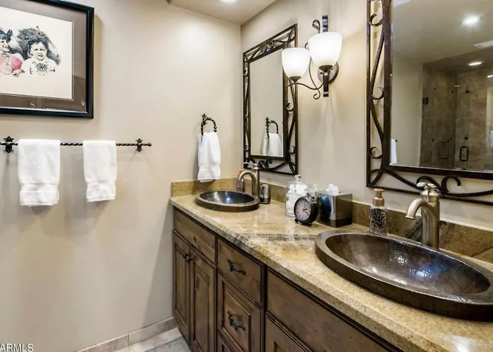 Holiday home Paradise Escape-close To Old Town, Next To Pool & Hot Tub *
